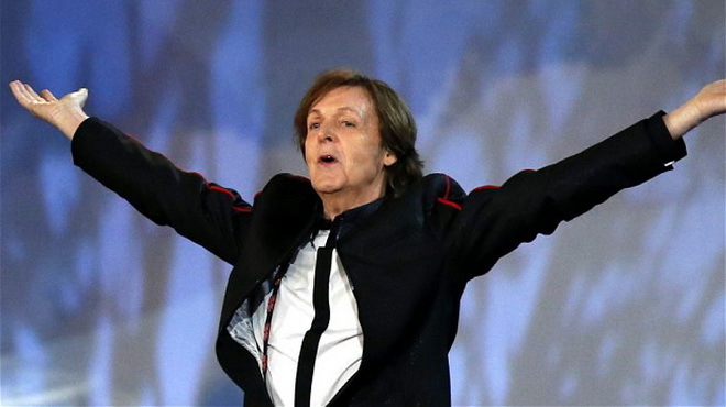 Huyền thoại âm nhạc Paul McCartney biểu diễn tại Olympic London 2012.